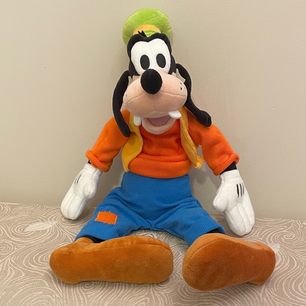 Disney Store Official Goofy Plush Toy EUC Stuffed Toy